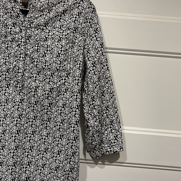 🐝 BIT & BRIDLE button down 3/4 sleeve top Medium. Great Condition. - Picture 3 of 5